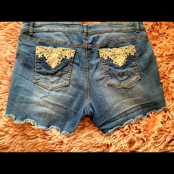 Jessica Simpson Denim Shorts with Detailed Pockets - Picture 1 of 4